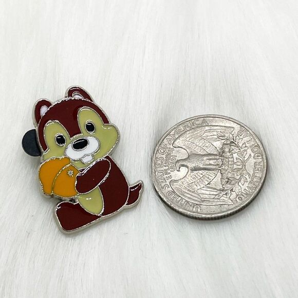 🔮 5/$25 Disney Chip 'n' Dale - Chip Acorn Pin - Picture 2 of 3
